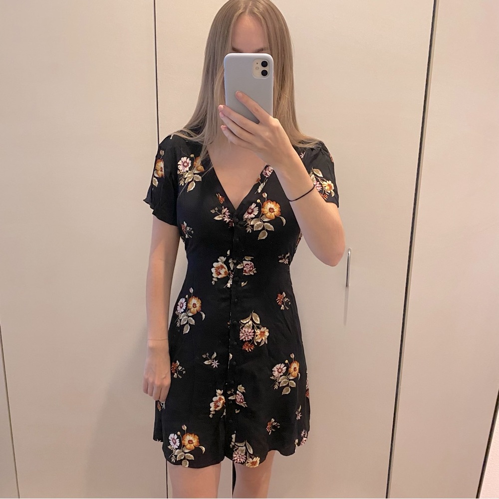 Abercrombie & Fitch Black Floral Dress - size S
